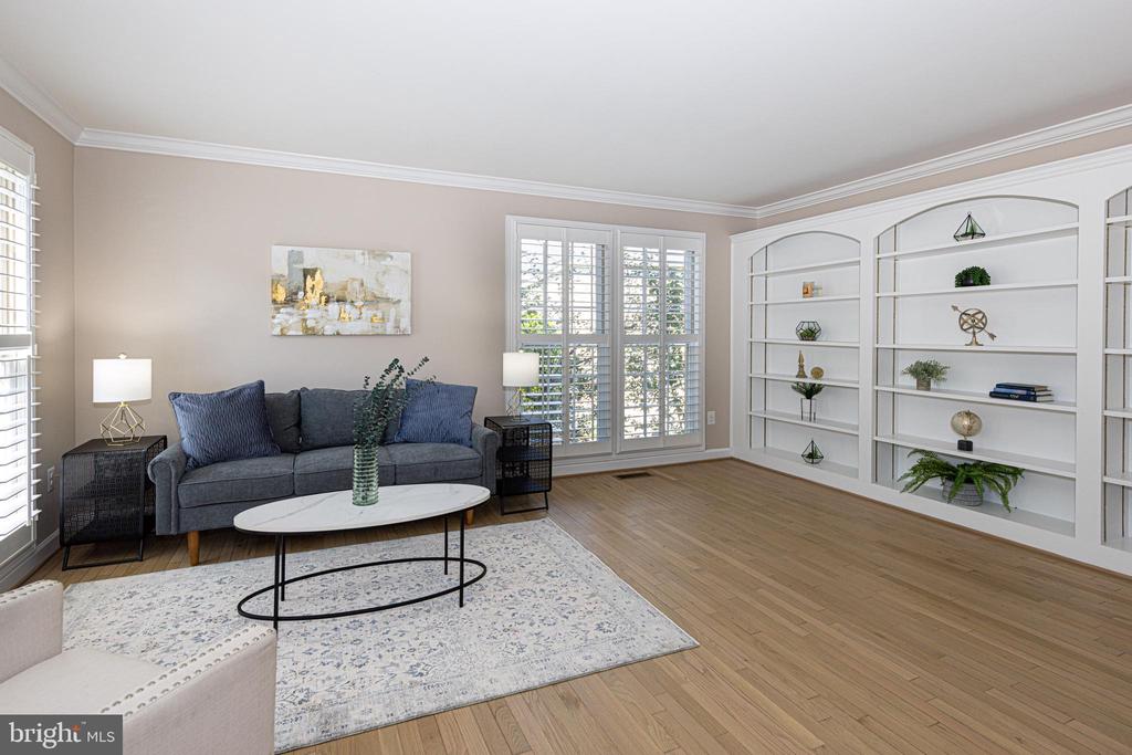 8628 Oak Chase Cir