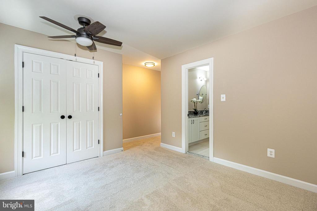 8628 Oak Chase Cir