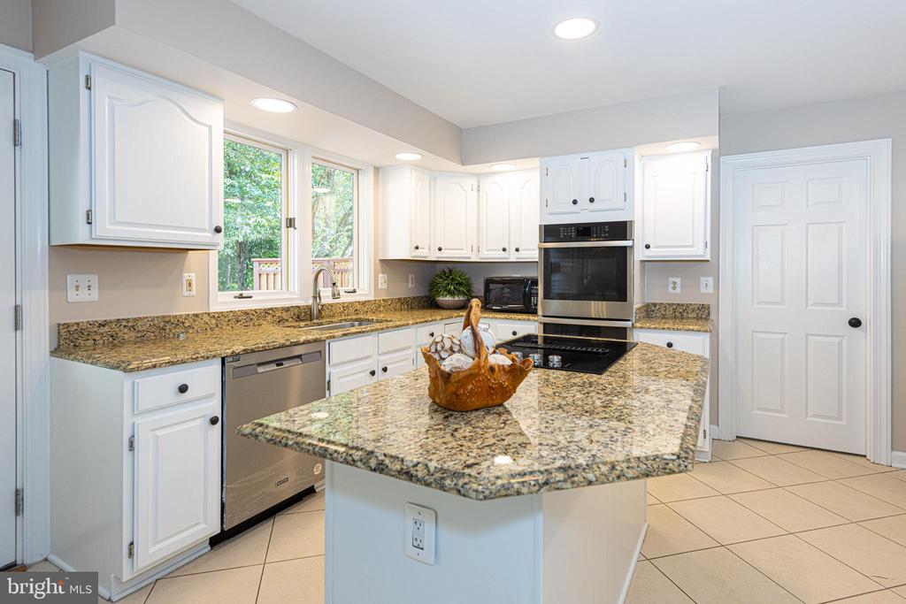 8628 Oak Chase Cir