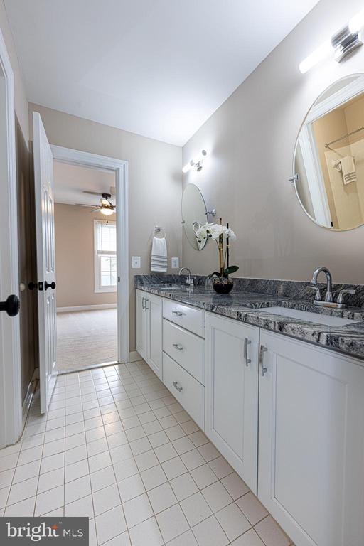 8628 Oak Chase Cir
