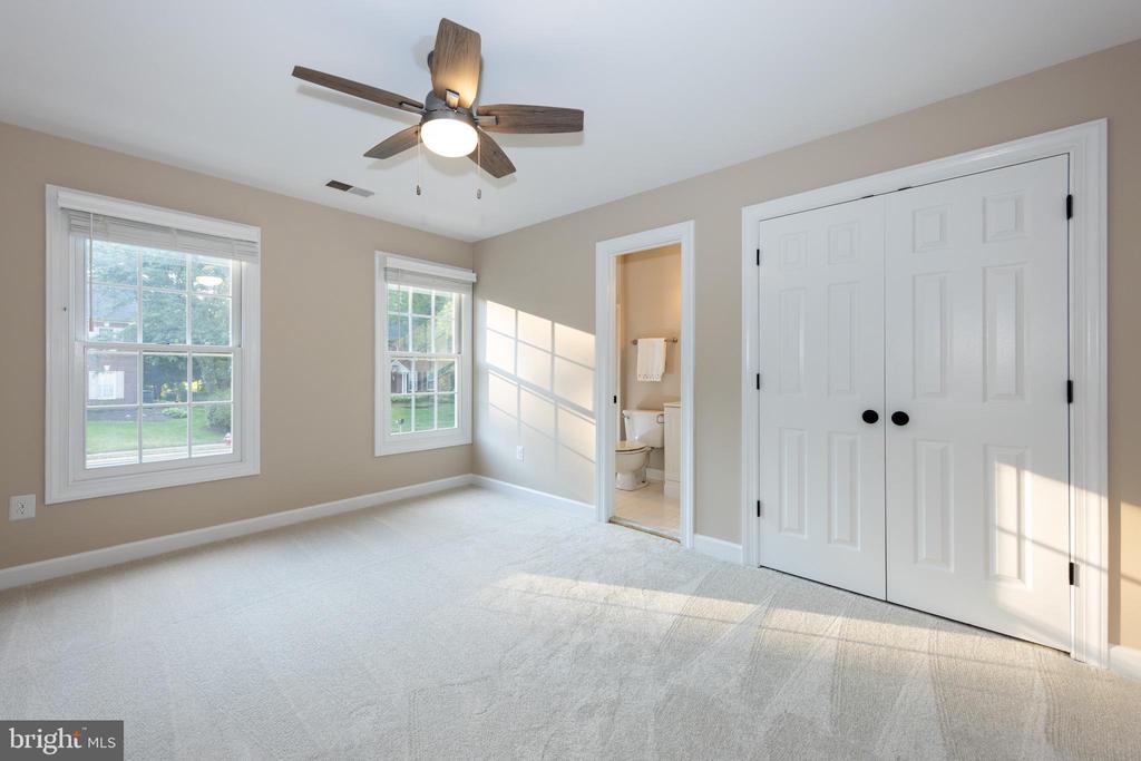 8628 Oak Chase Cir