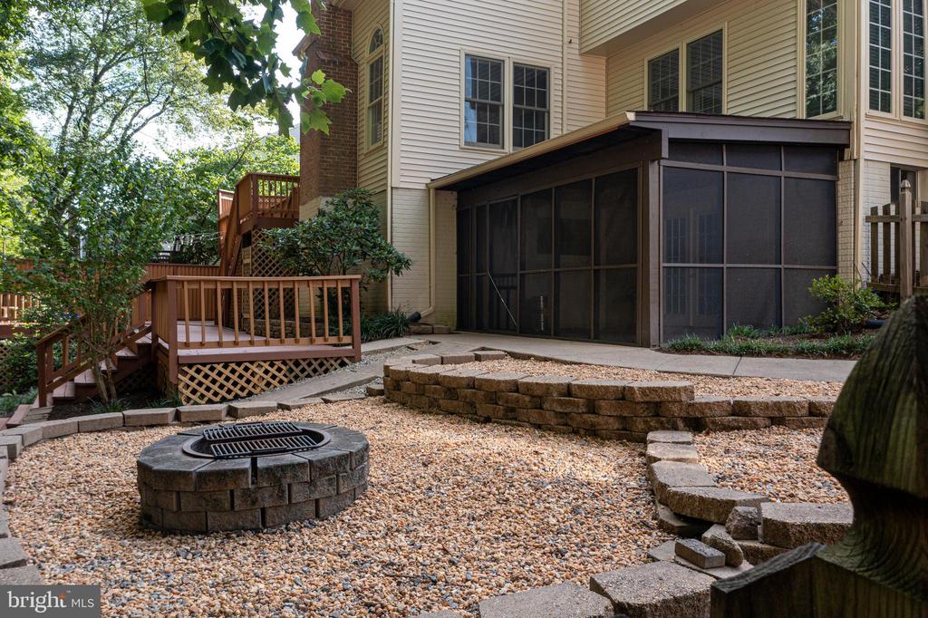 8628 Oak Chase Cir
