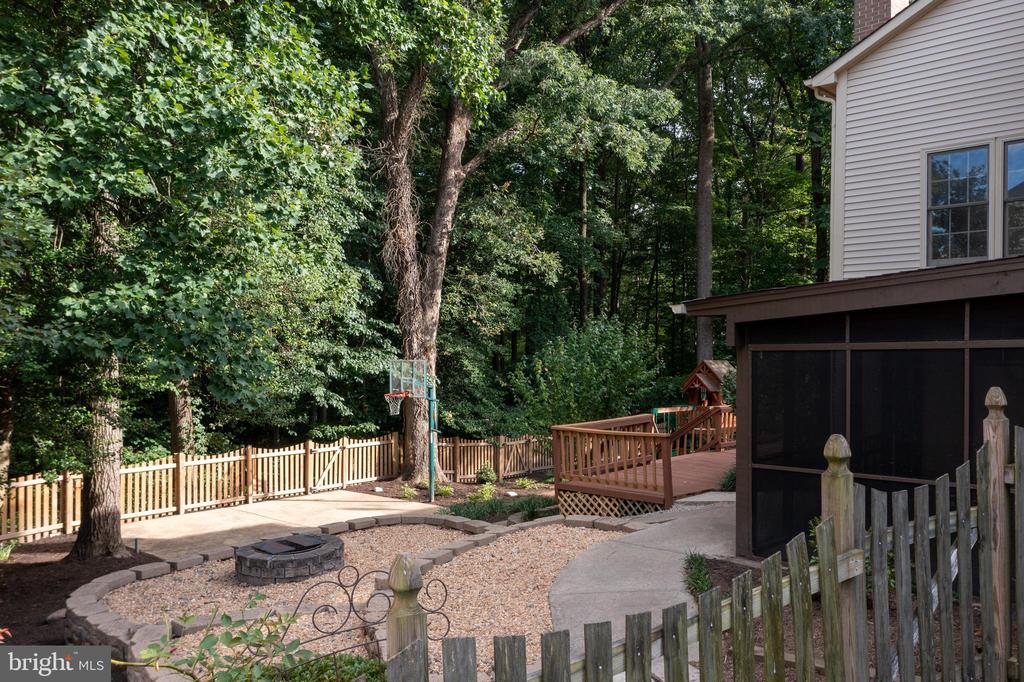 8628 Oak Chase Cir