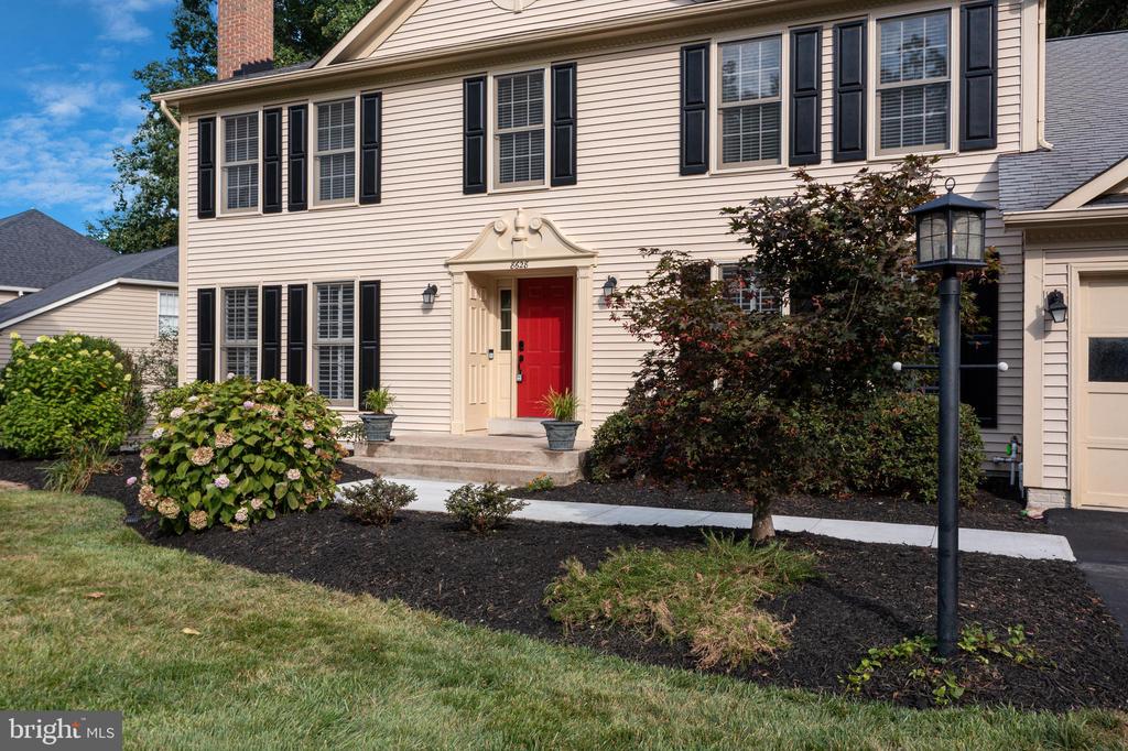 8628 Oak Chase Cir
