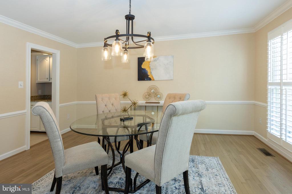 8628 Oak Chase Cir