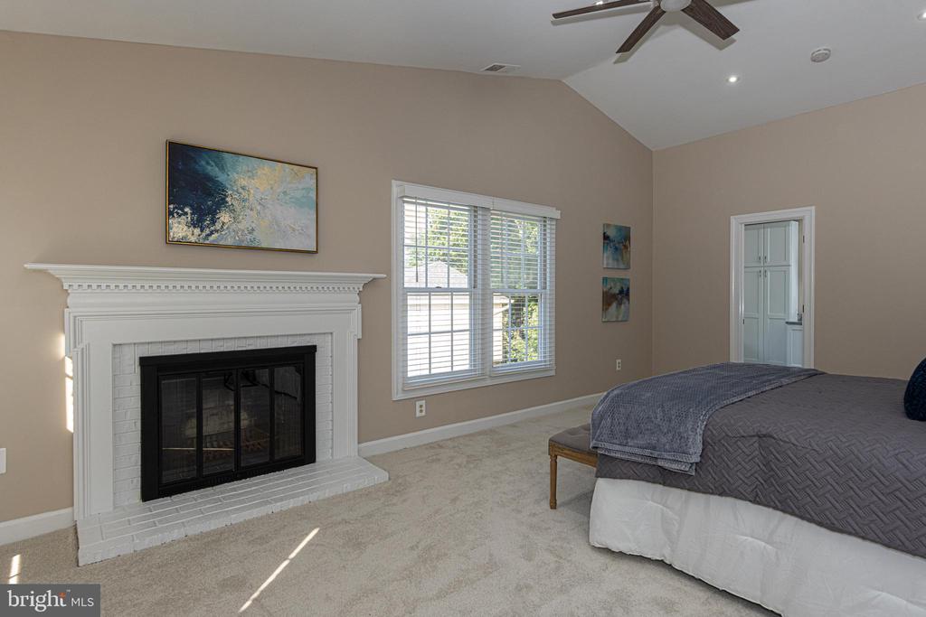 8628 Oak Chase Cir