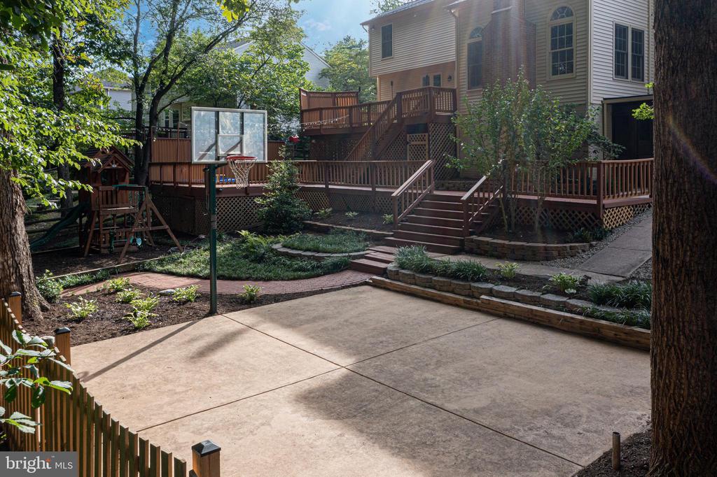 8628 Oak Chase Cir