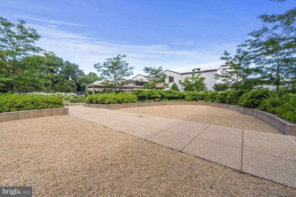 1800 Old Meadow Rd #520