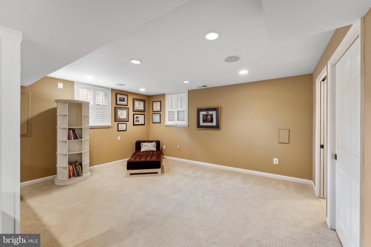 9412 Crosspointe Dr