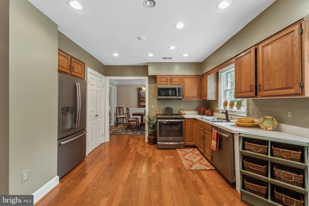 9412 Crosspointe Dr