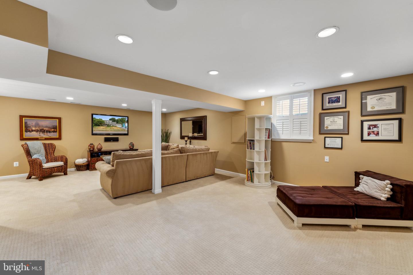 9412 Crosspointe Dr