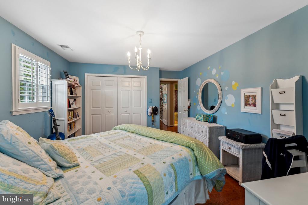 9412 Crosspointe Dr