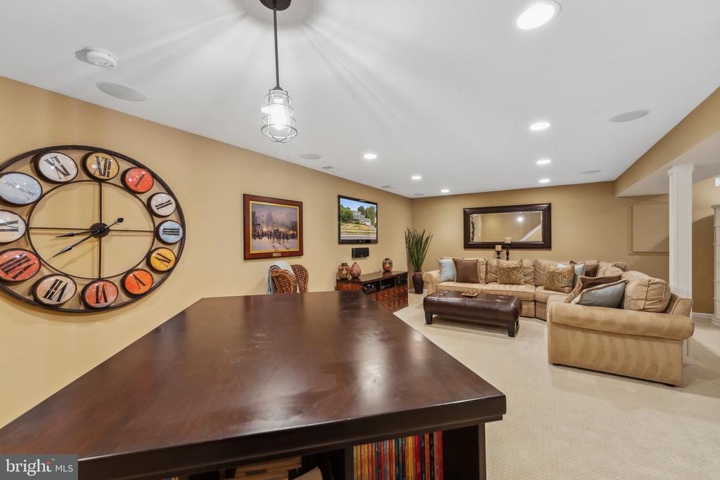 9412 Crosspointe Dr