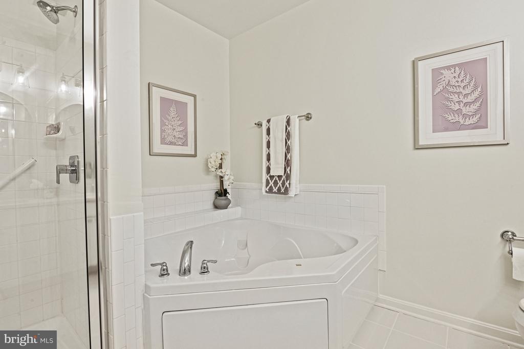 1860 Stratford Park Pl #209