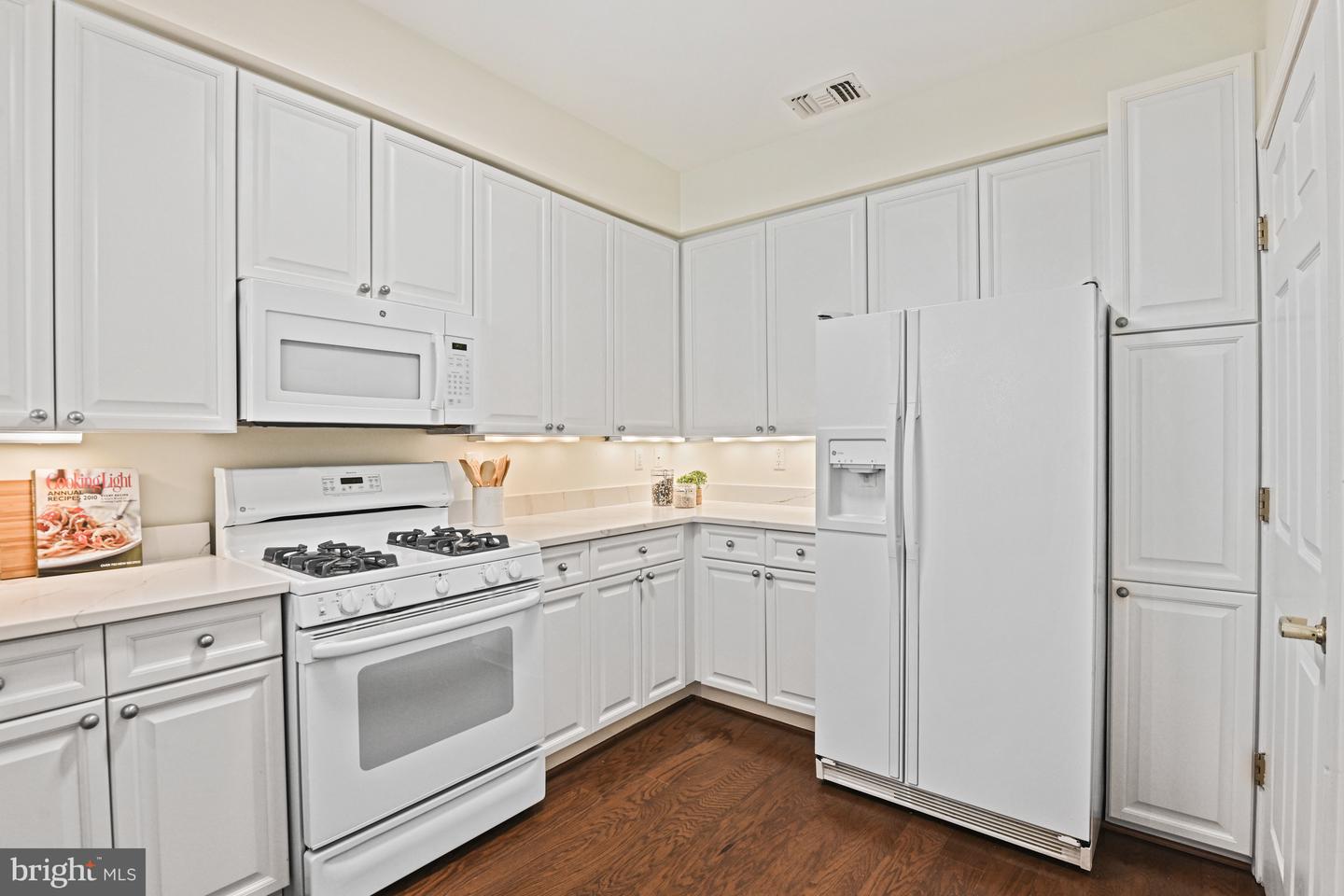 1860 Stratford Park Pl #209