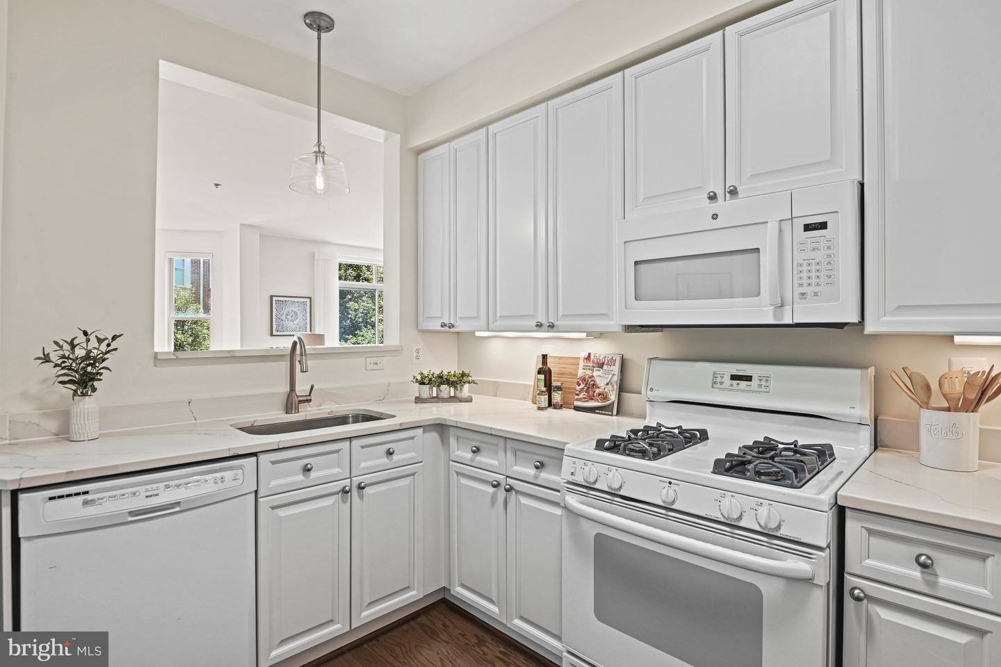 1860 Stratford Park Pl #209