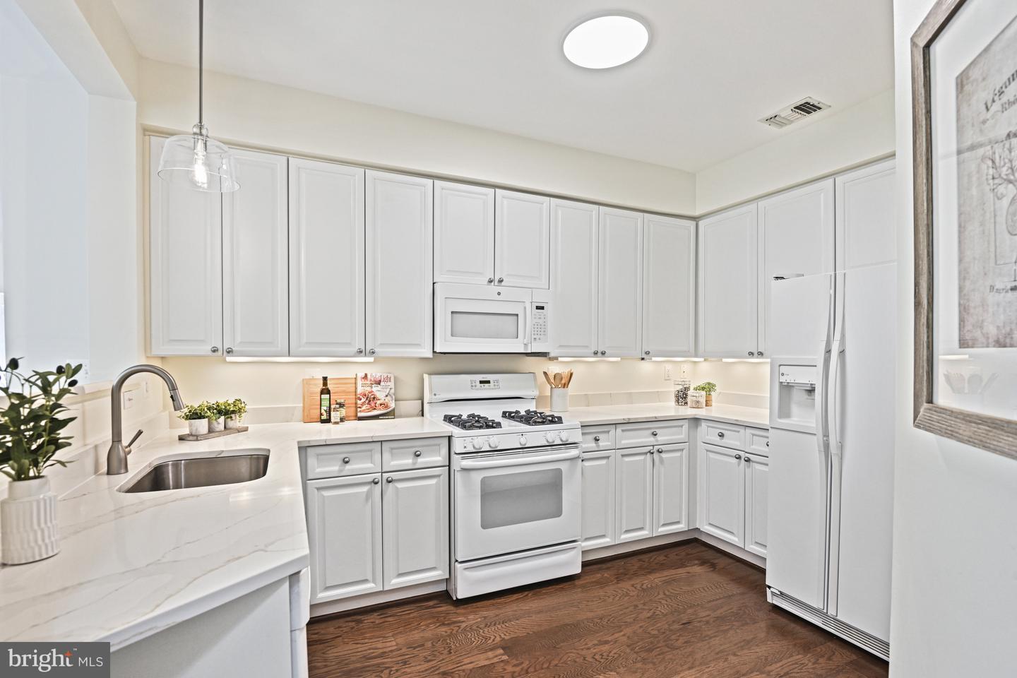 1860 Stratford Park Pl #209