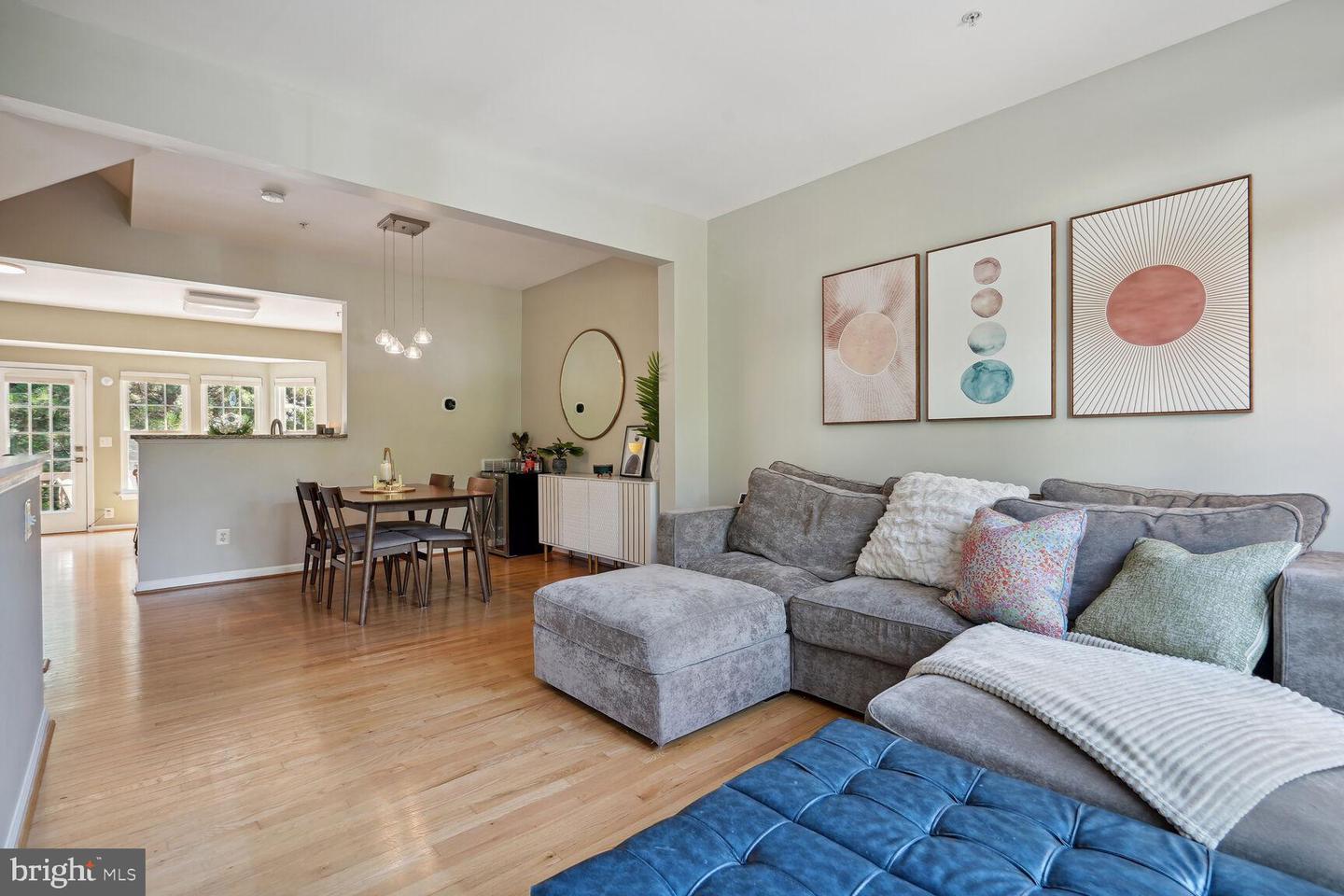 2950 HUNTINGTON GROVE SQ