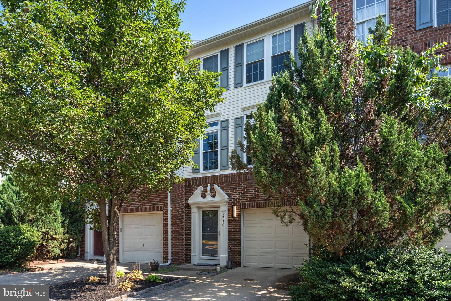 2950 HUNTINGTON GROVE SQ