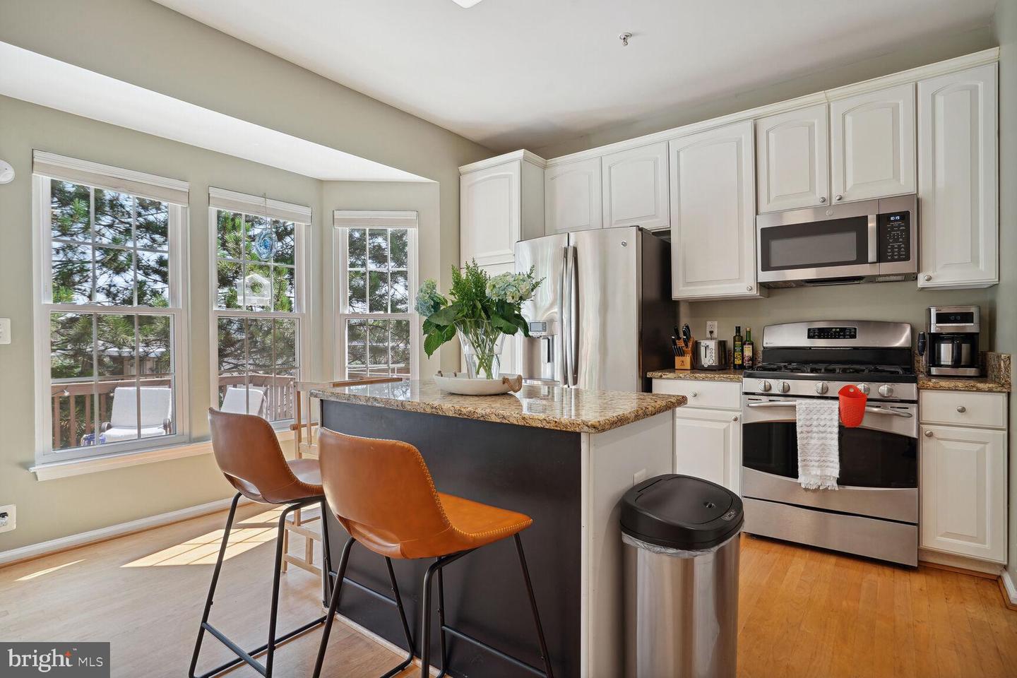 2950 HUNTINGTON GROVE SQ