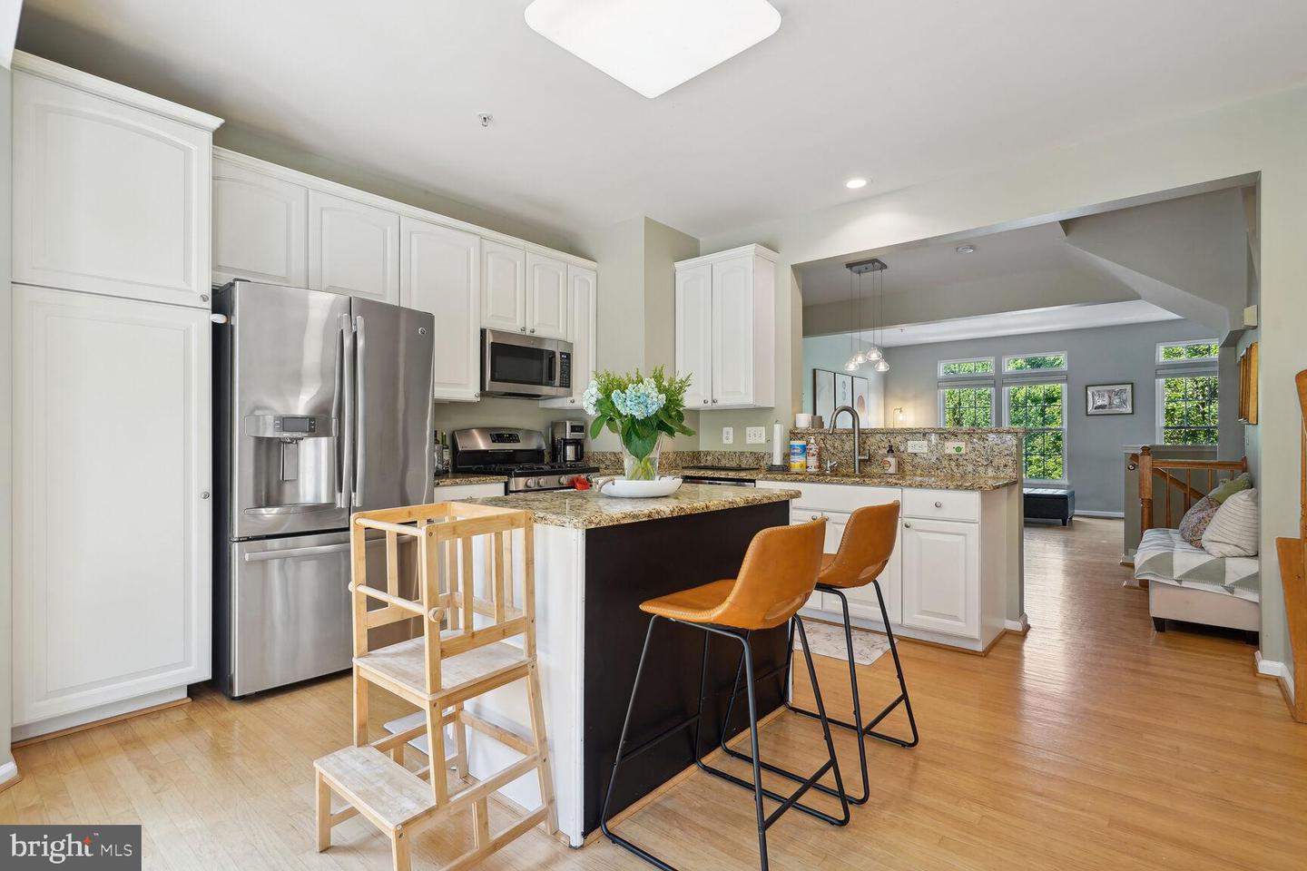 2950 HUNTINGTON GROVE SQ