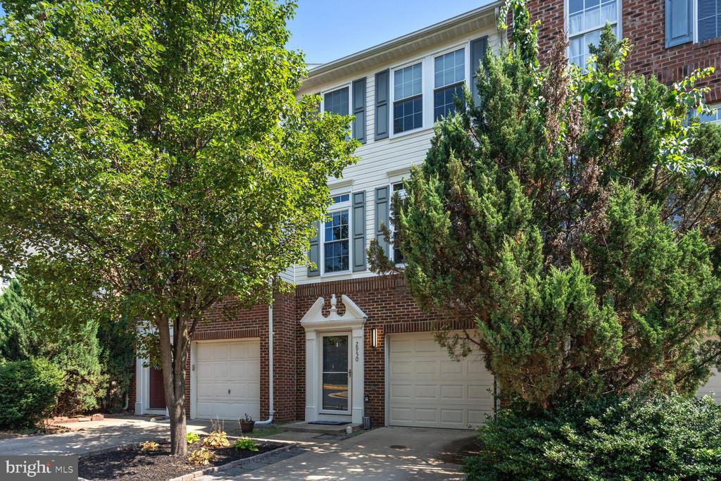 2950 HUNTINGTON GROVE SQ