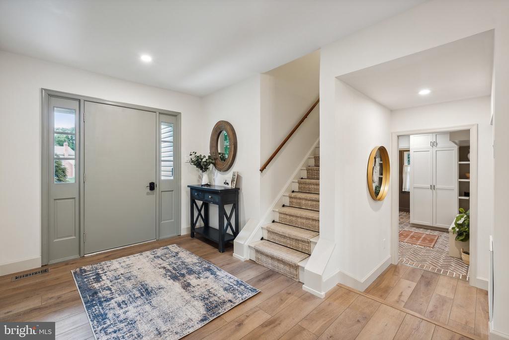 6404 Essex Ct