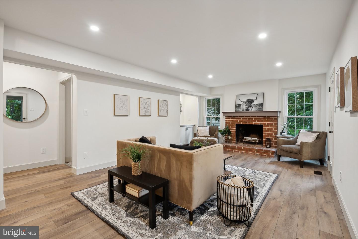 6404 Essex Ct