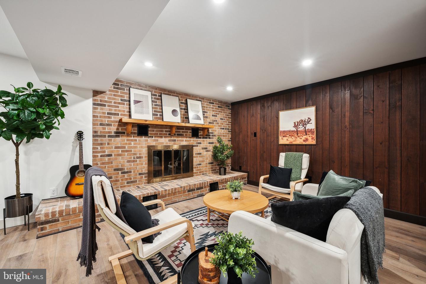 6404 Essex Ct