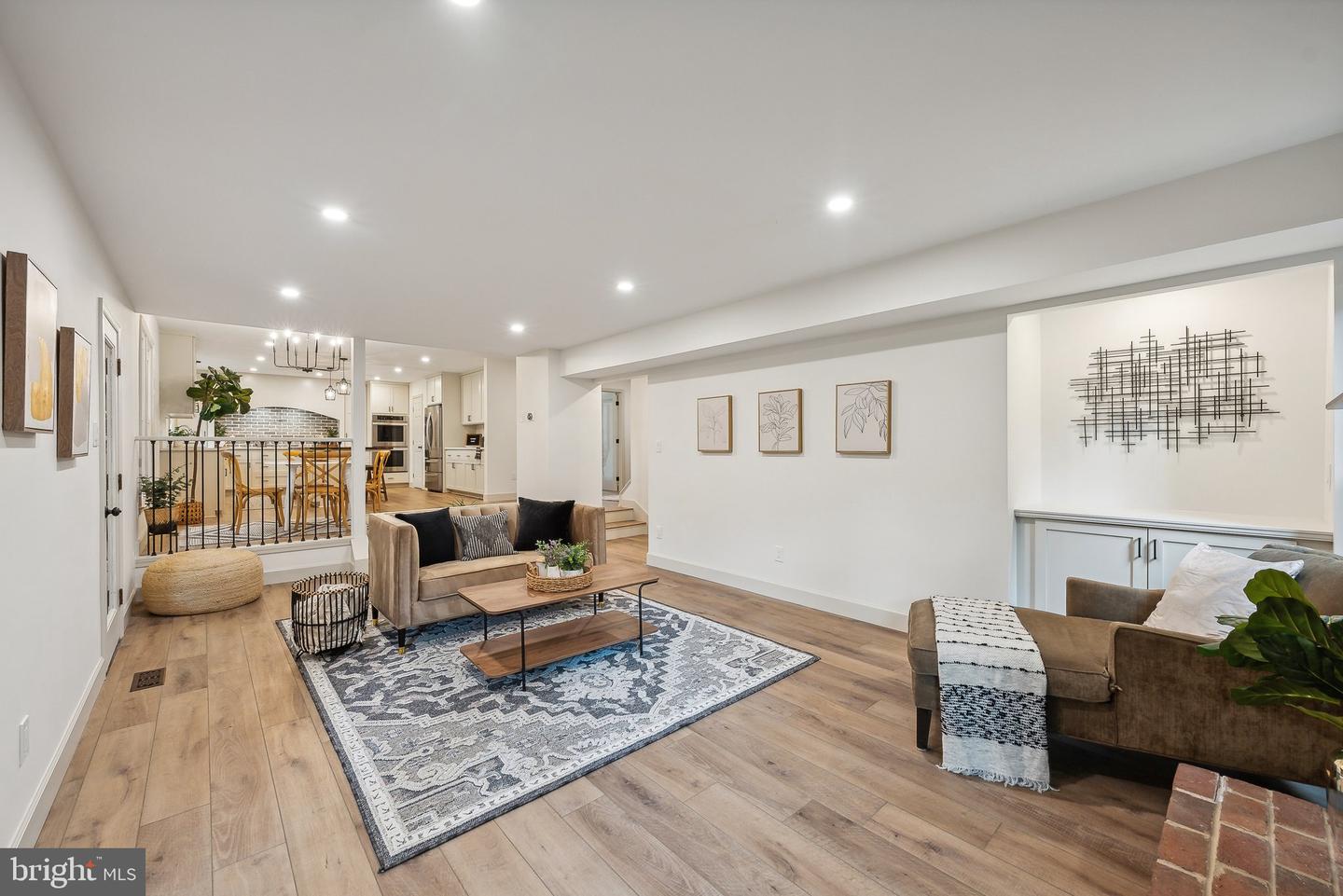 6404 Essex Ct