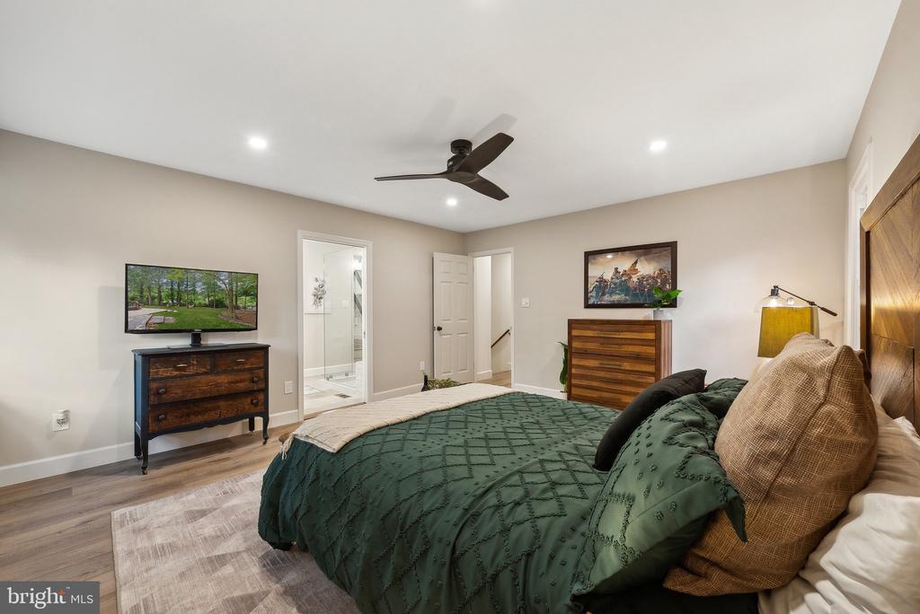 6404 Essex Ct