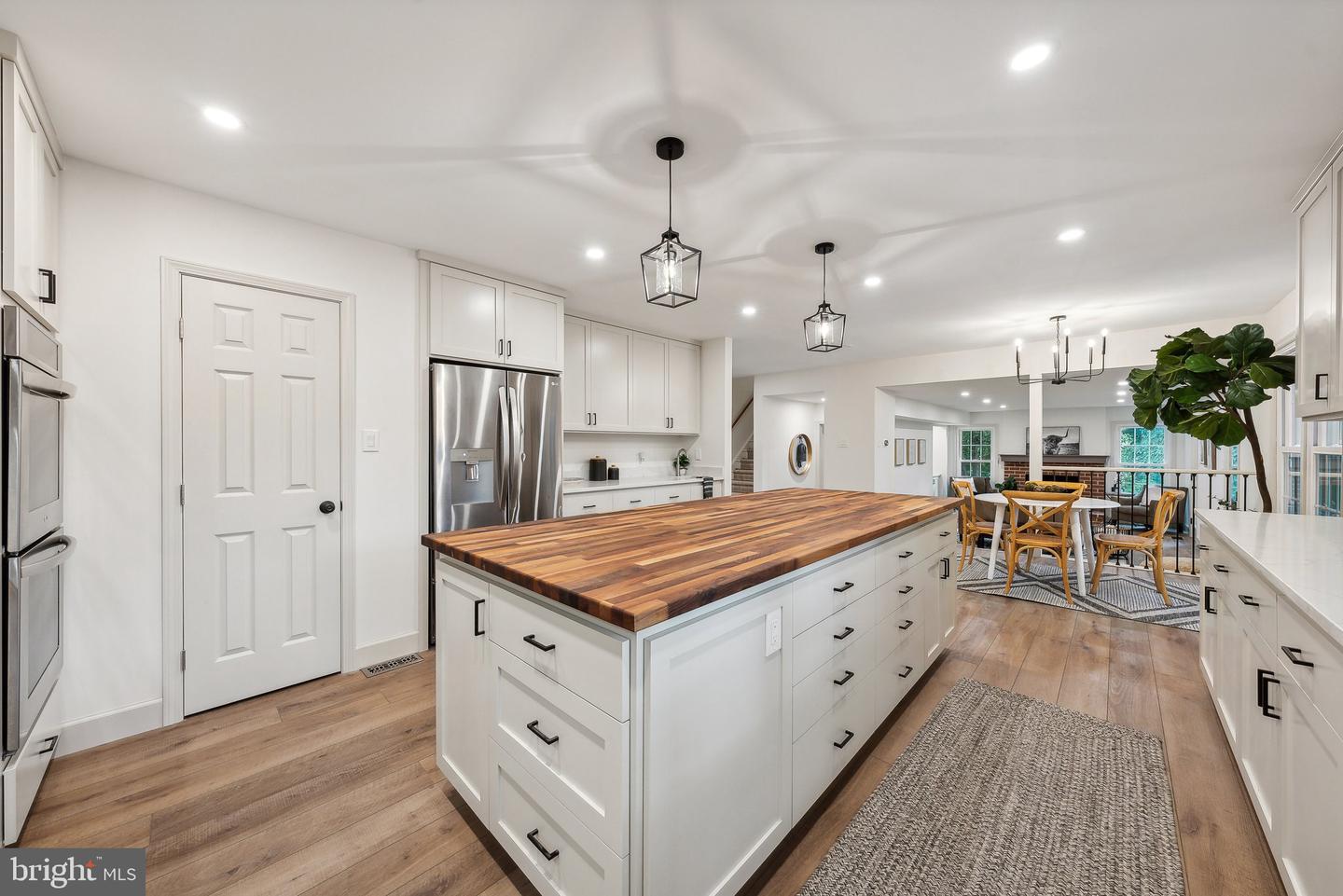 6404 Essex Ct