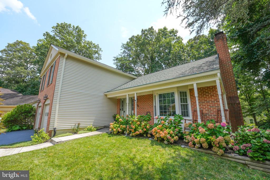 6404 Essex Ct