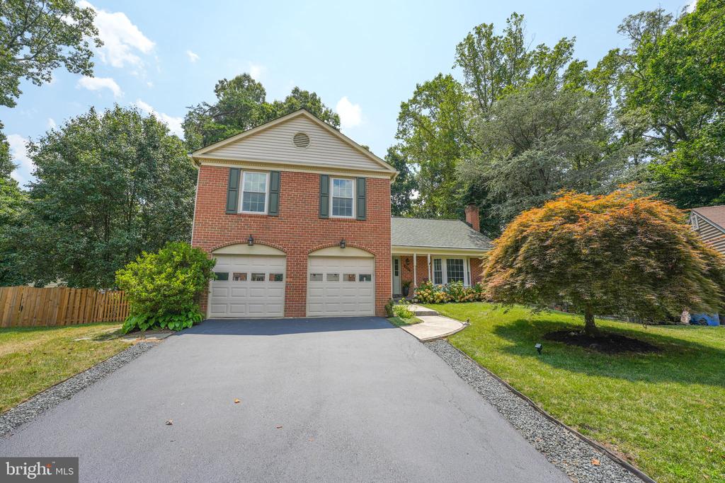 6404 Essex Ct