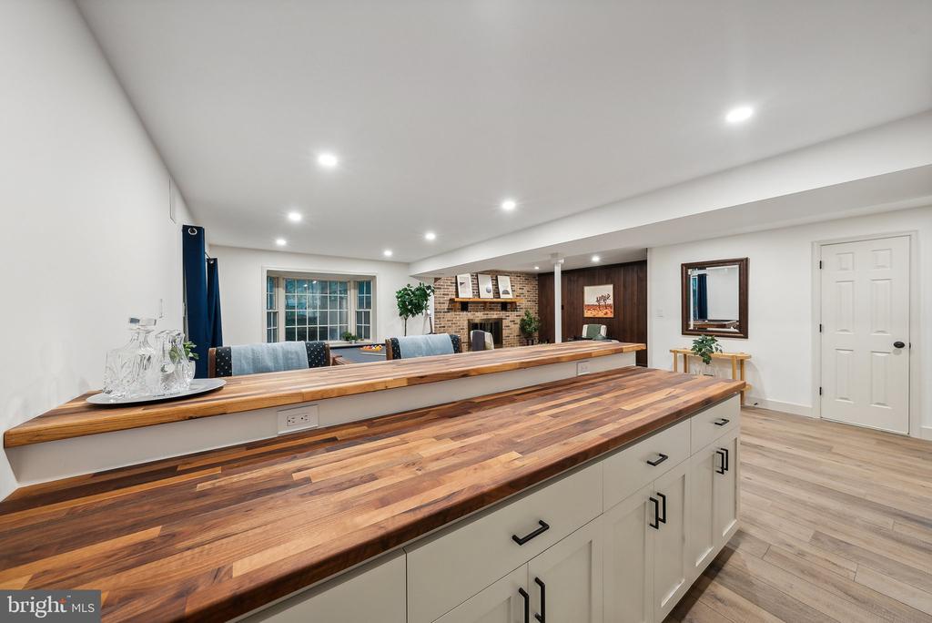 6404 Essex Ct