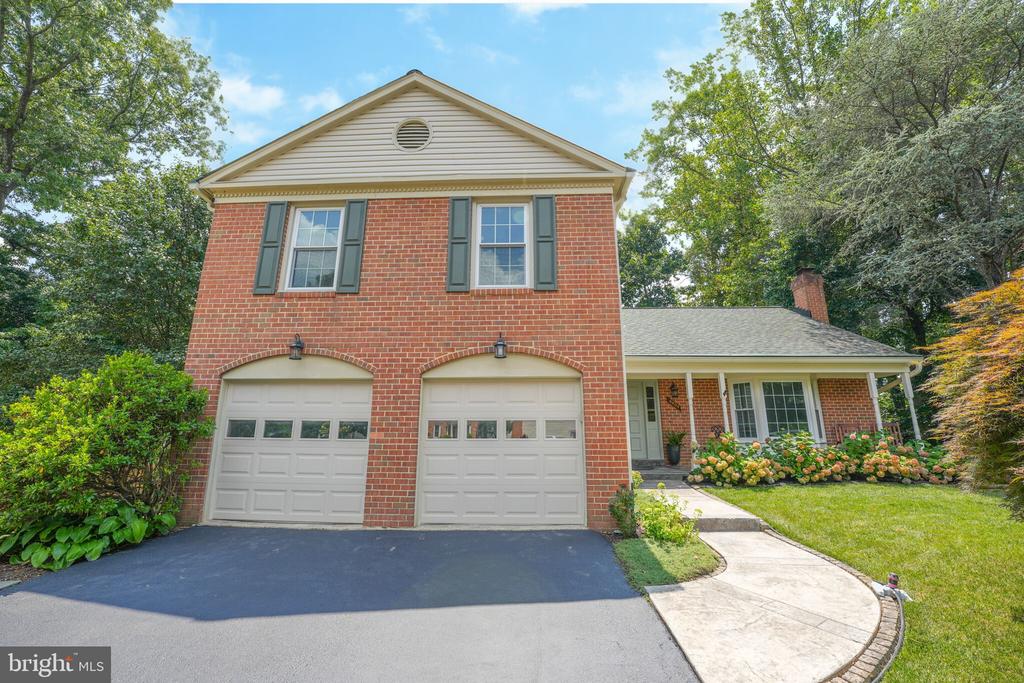6404 Essex Ct
