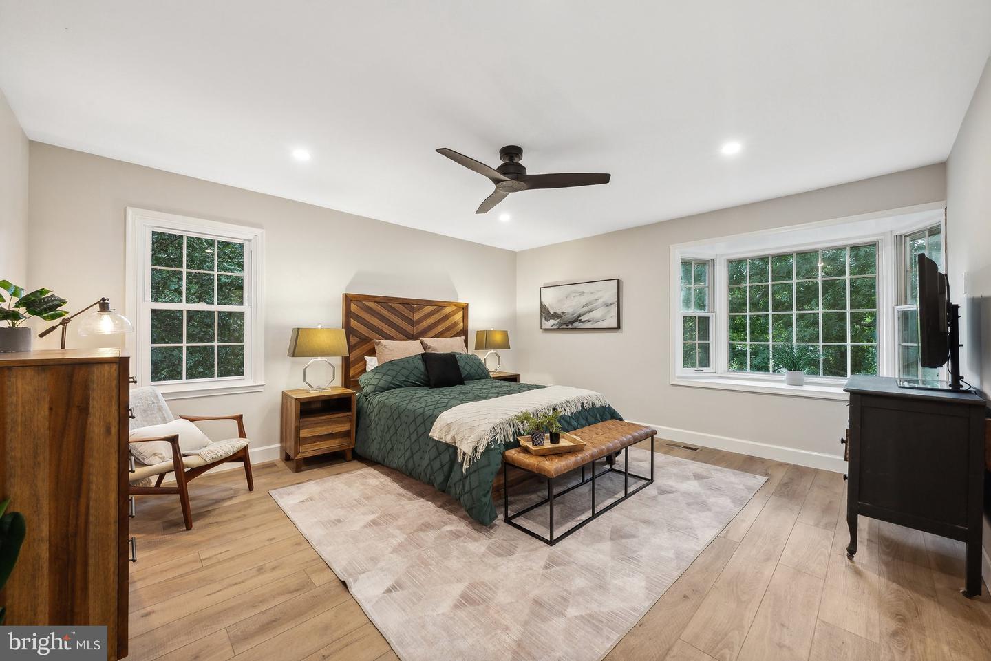 6404 Essex Ct