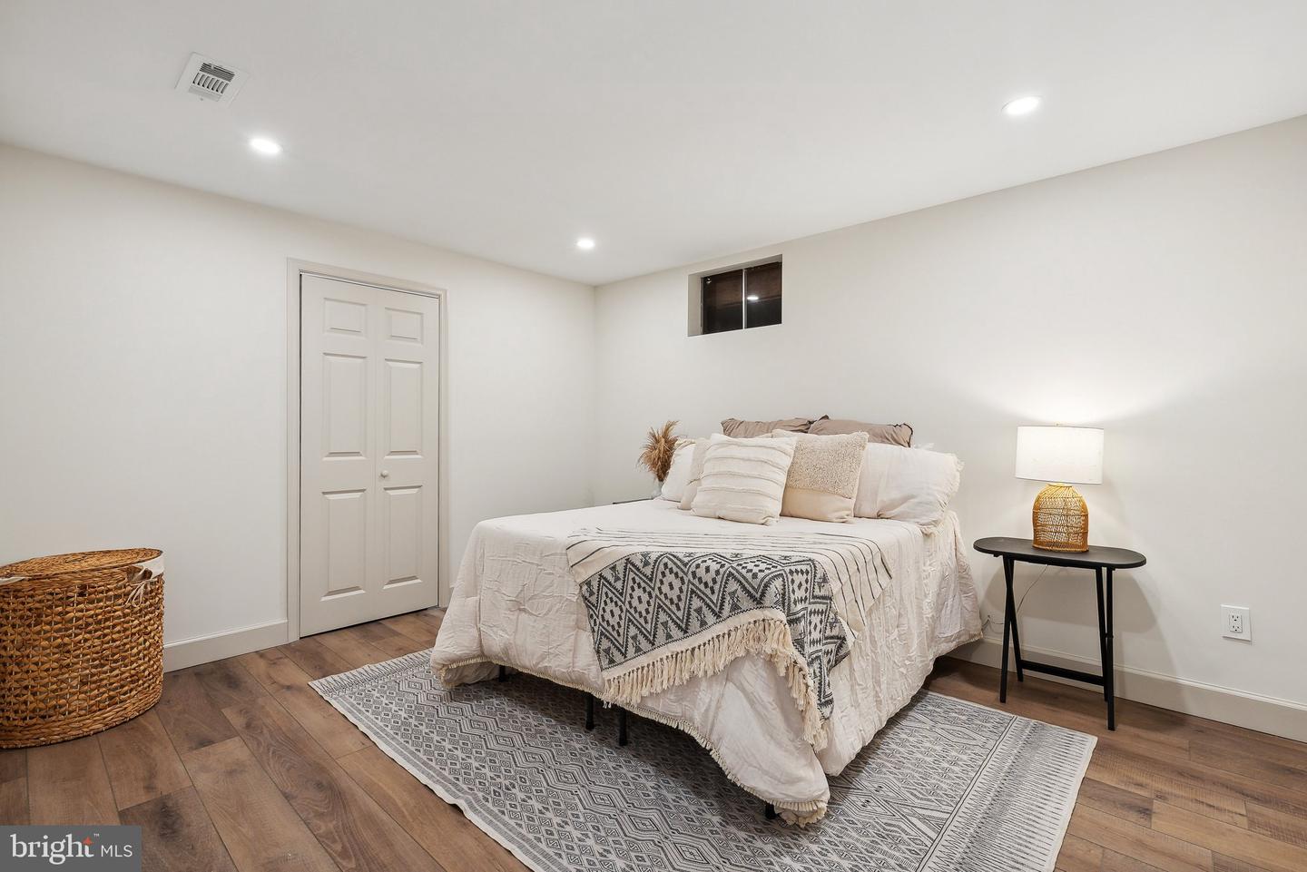 6404 Essex Ct