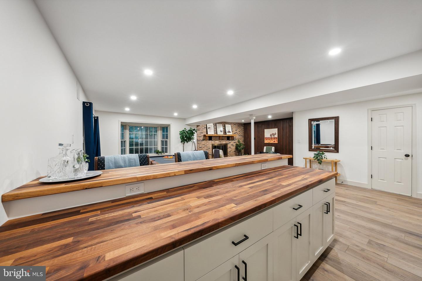 6404 Essex Ct