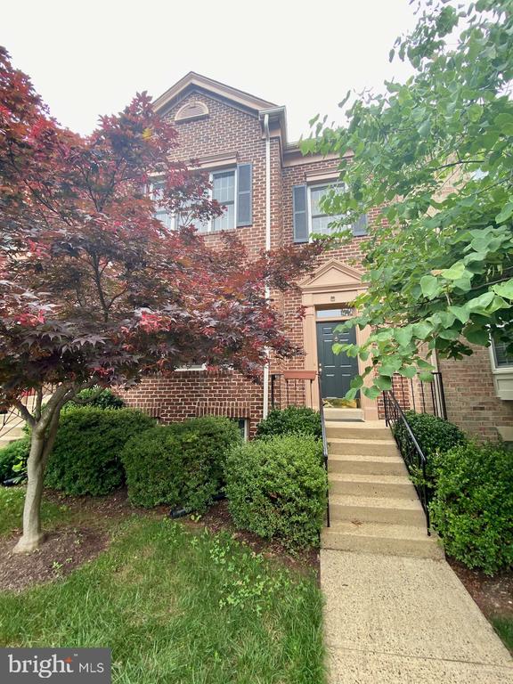 9682 WOODHENGE CT