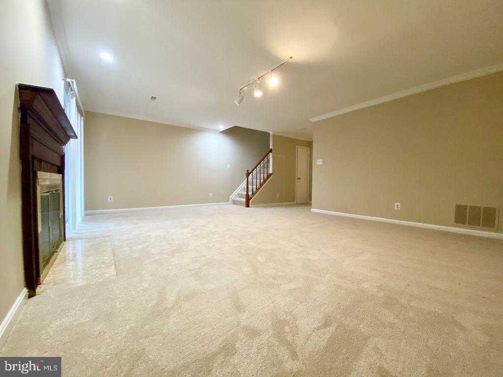 9682 WOODHENGE CT