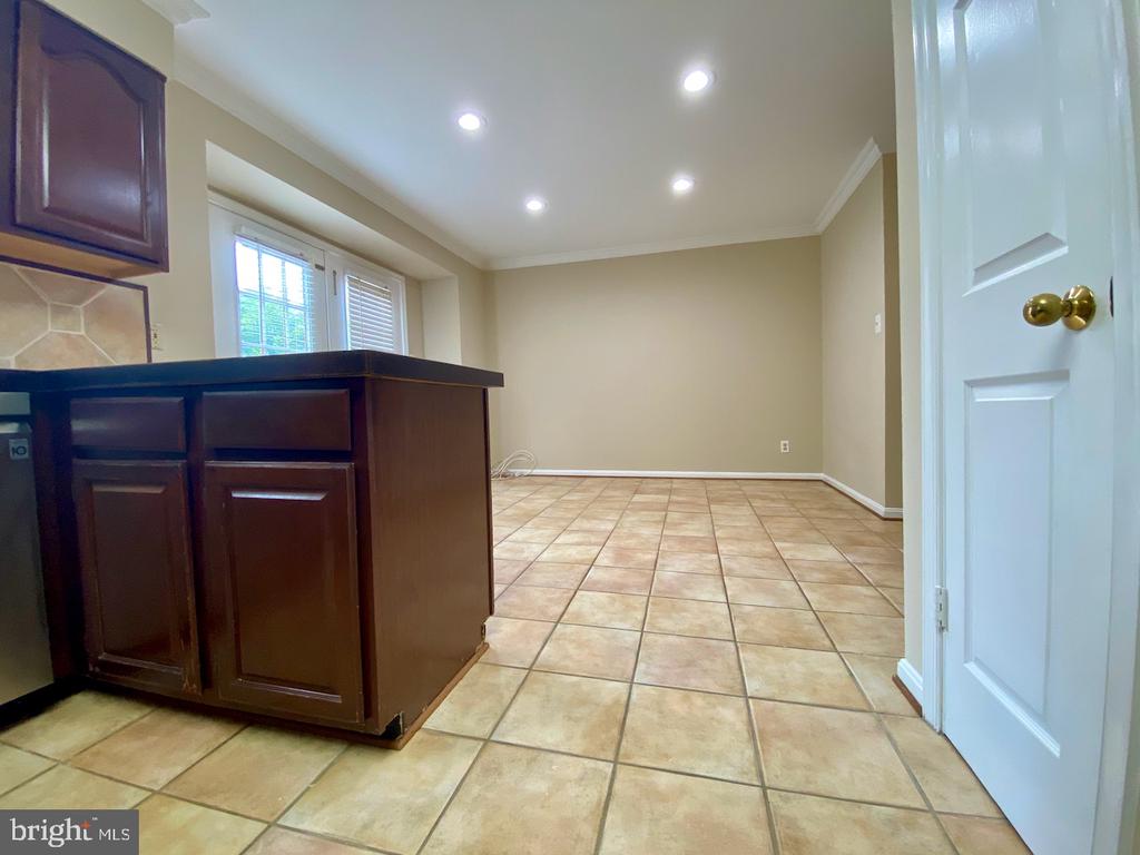 9682 WOODHENGE CT