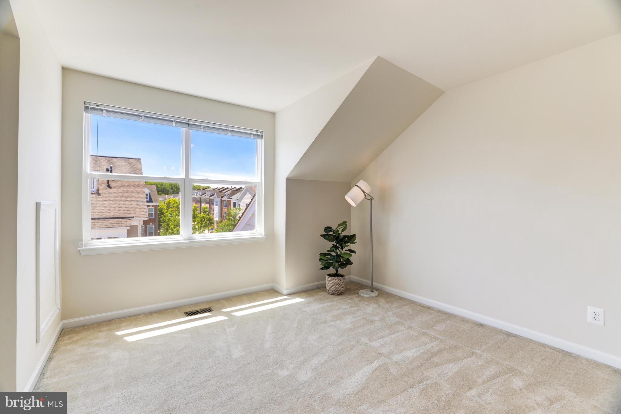9481 Canonbury Sq