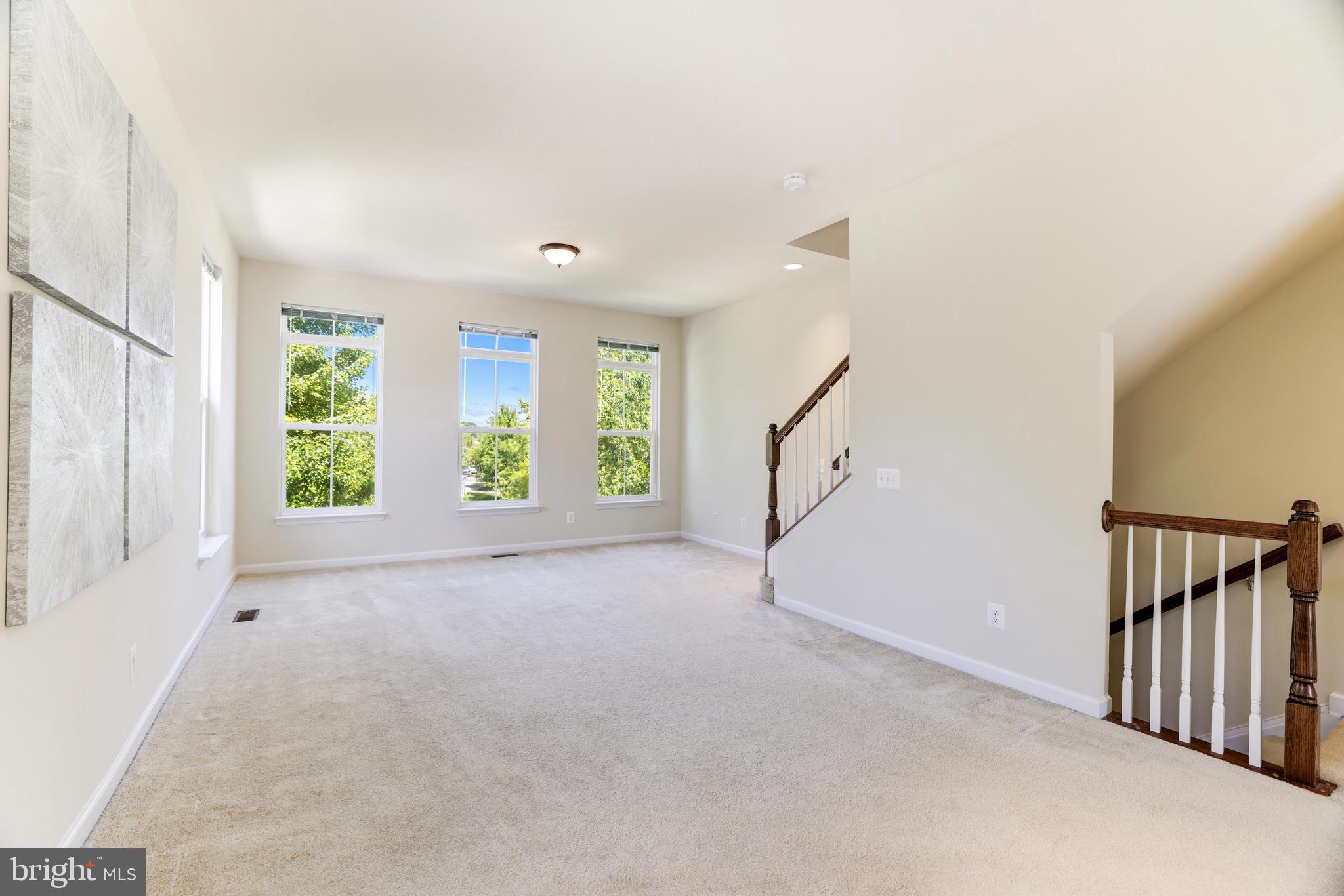9481 Canonbury Sq