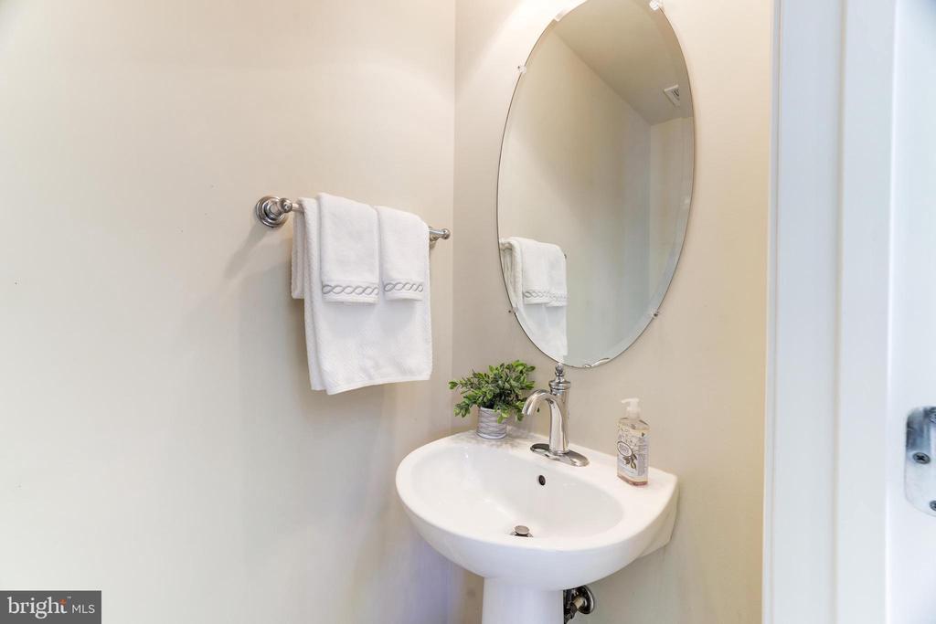9481 Canonbury Sq