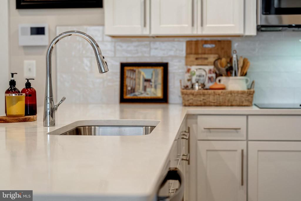 1704 BANDIT LOOP 20A