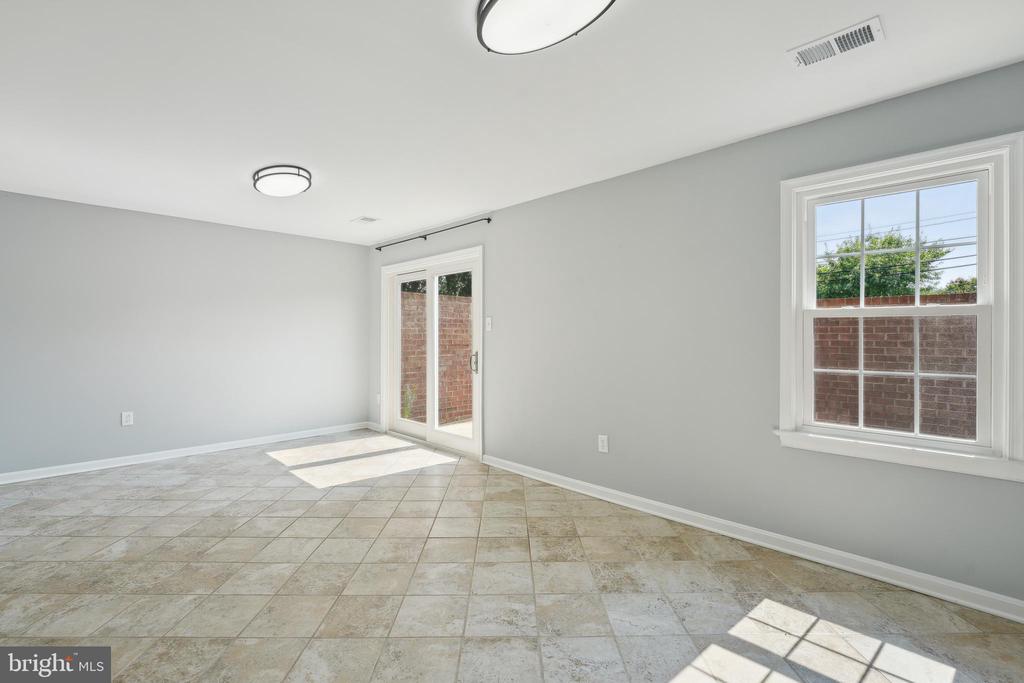 4735 IRVIN SQ