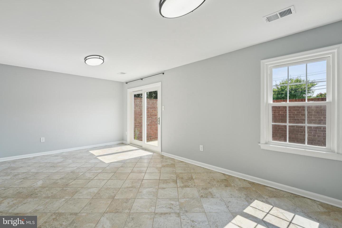 4735 IRVIN SQ