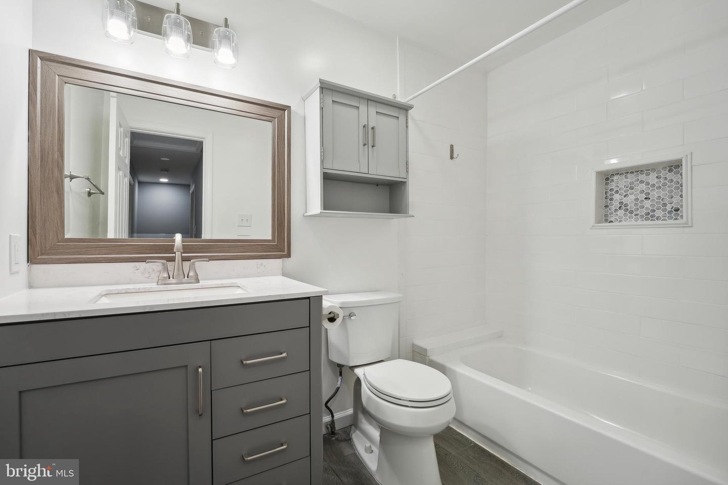 4735 IRVIN SQ