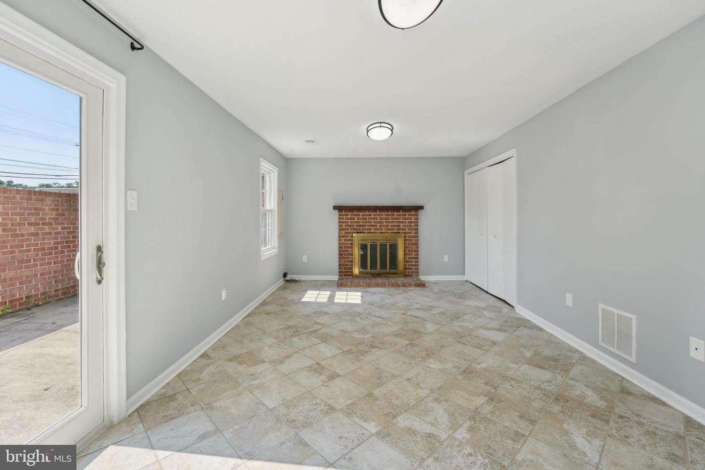 4735 IRVIN SQ